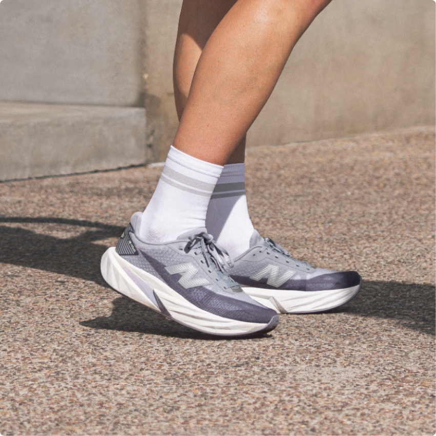 کفش رانینگ نیوبالانس مدل New Balance FuelCell Rebel v5